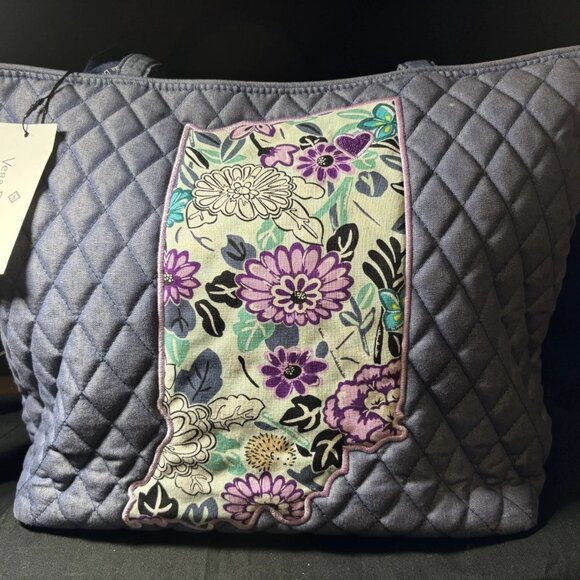 NWT Vera Bradley Medium Tote.  Free Shipping - Picture 1 of 7